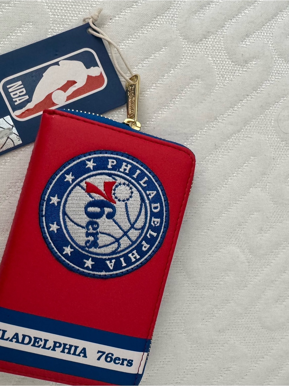 Men's NBA-themed zip wallet
